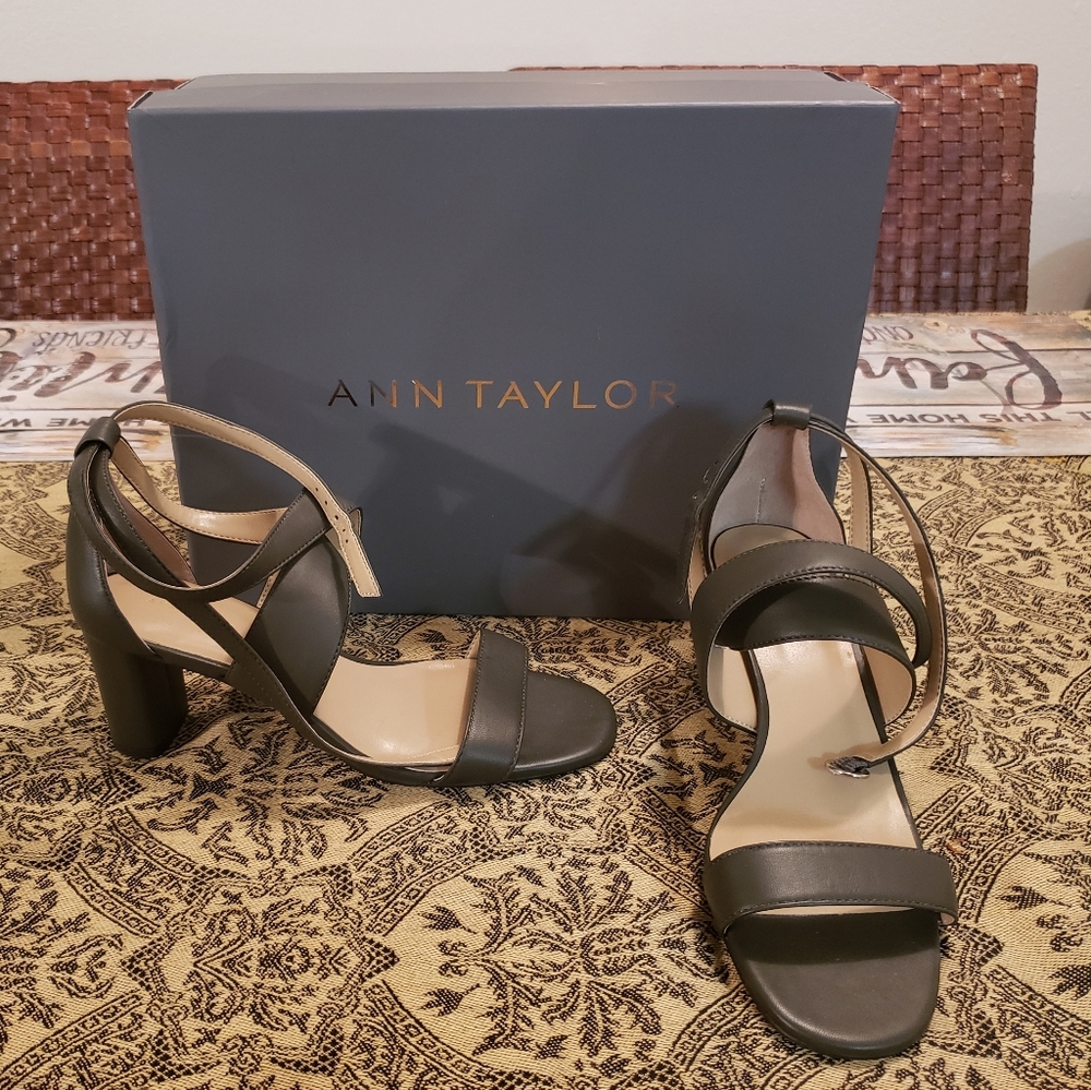 ANN TAYLOR'S Ankle Strap Corrine Leather Heel Sand